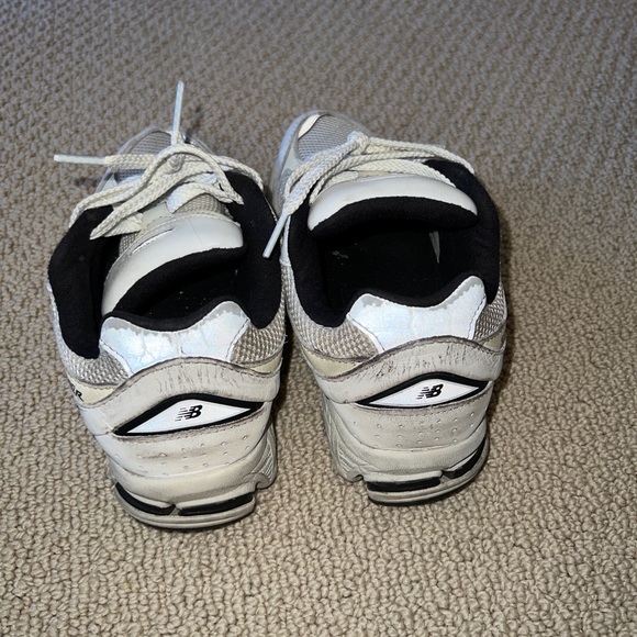 Authentic New Balanaces 2002RQ - Picture 2 of 4